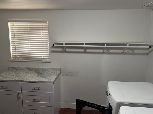 Building Photo - 10341