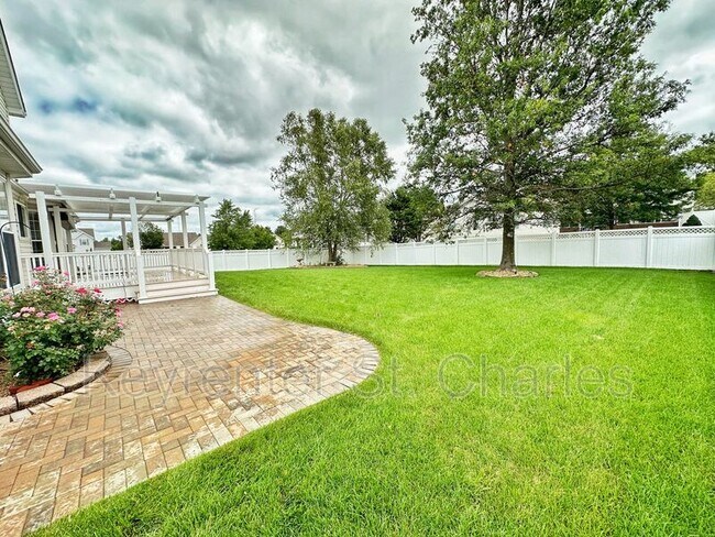 Building Photo - 6 Savannah Hill Dr