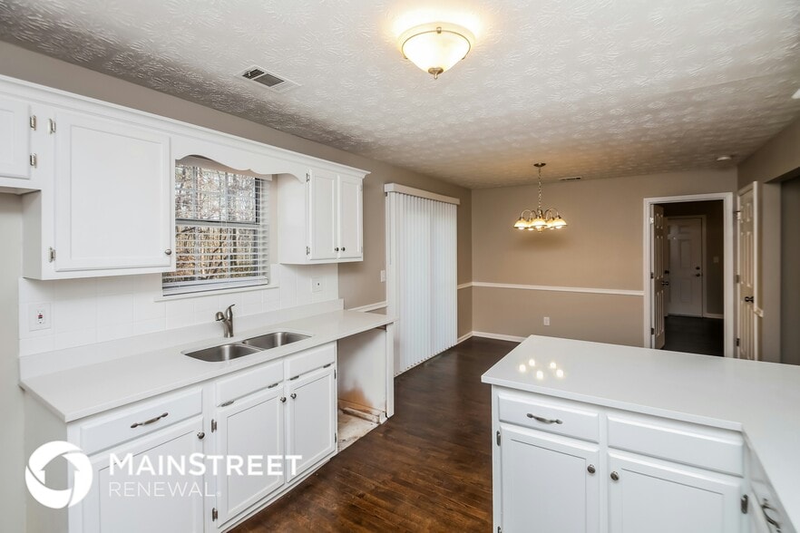 Building Photo - 3900 Saddlecreek Dr