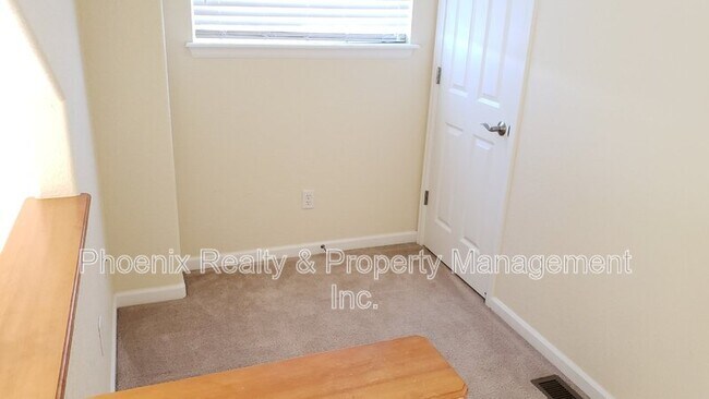 Building Photo - 302 St Ida Cir