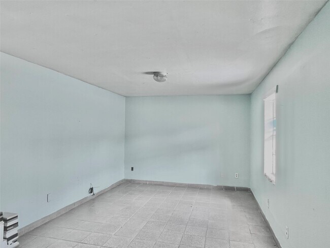 Building Photo - 1825 W Little York Rd