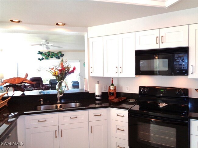 Building Photo - 6260 Bellerive Ave