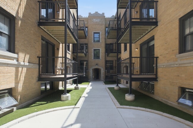 Building Photo - 2234 N Bissell St