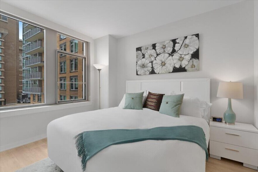 Building Photo - 400 Army Navy Dr