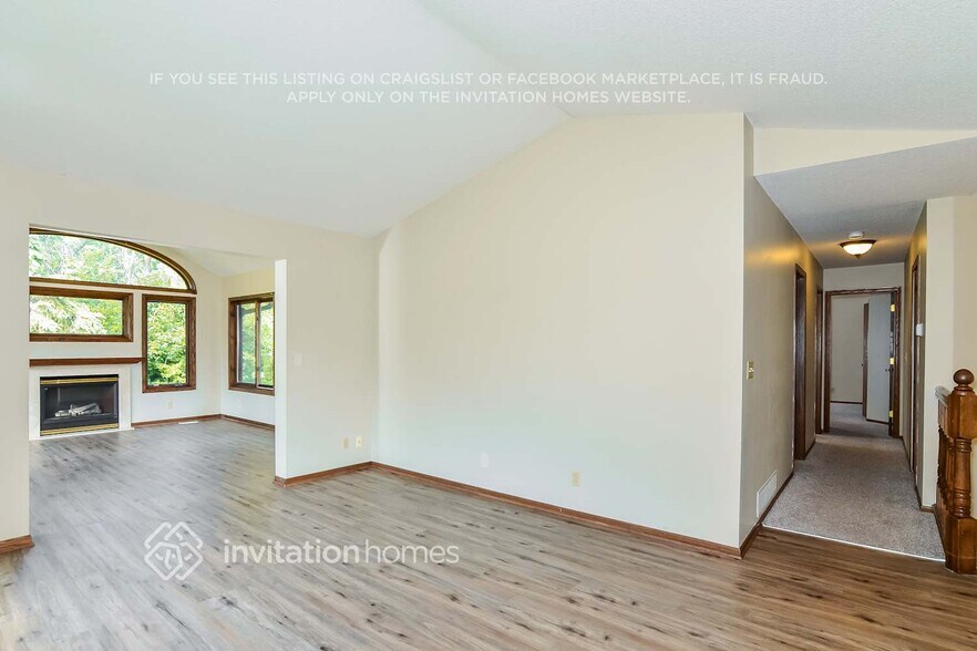 Building Photo - 1609 Lakewood Dr N