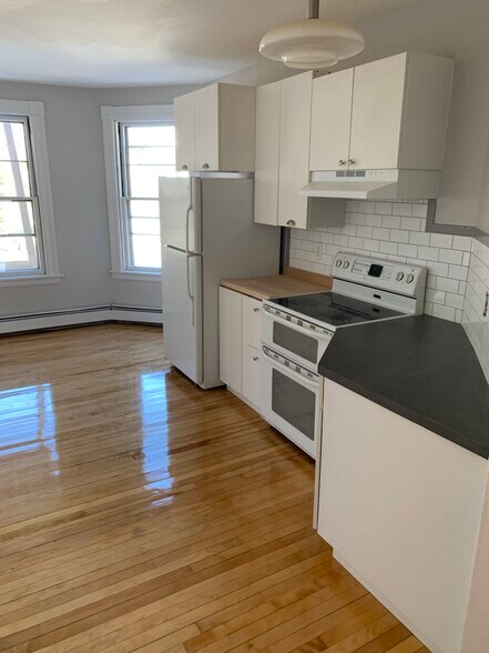 Primary Photo - 118 Vernon St