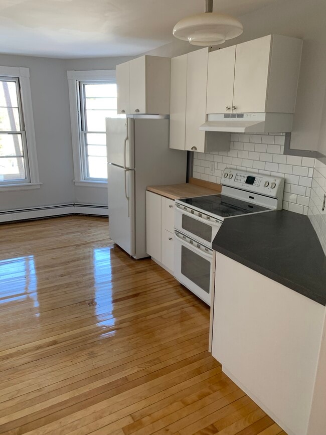 Building Photo - 118 Vernon St