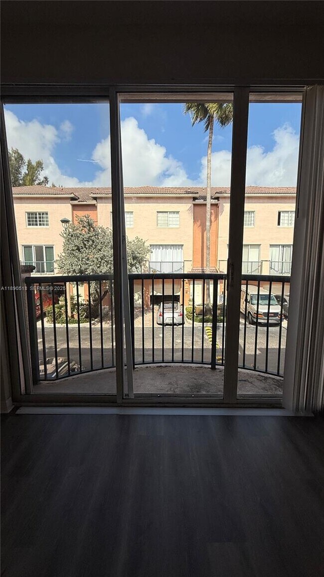 Building Photo - 2107 SE 10th Ave