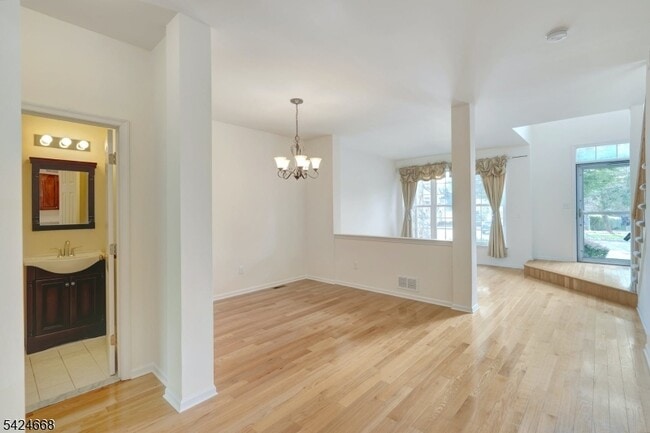 Building Photo - 18 Mountain View Dr