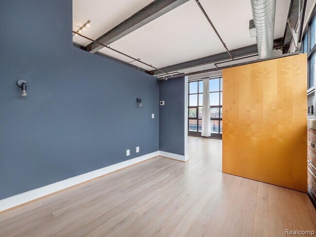 Building Photo - 460 W Canfield St
