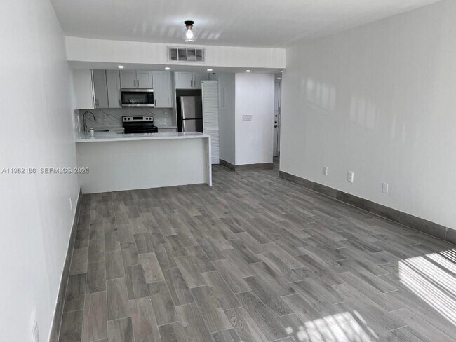 Building Photo - 8820 SW 132nd Pl