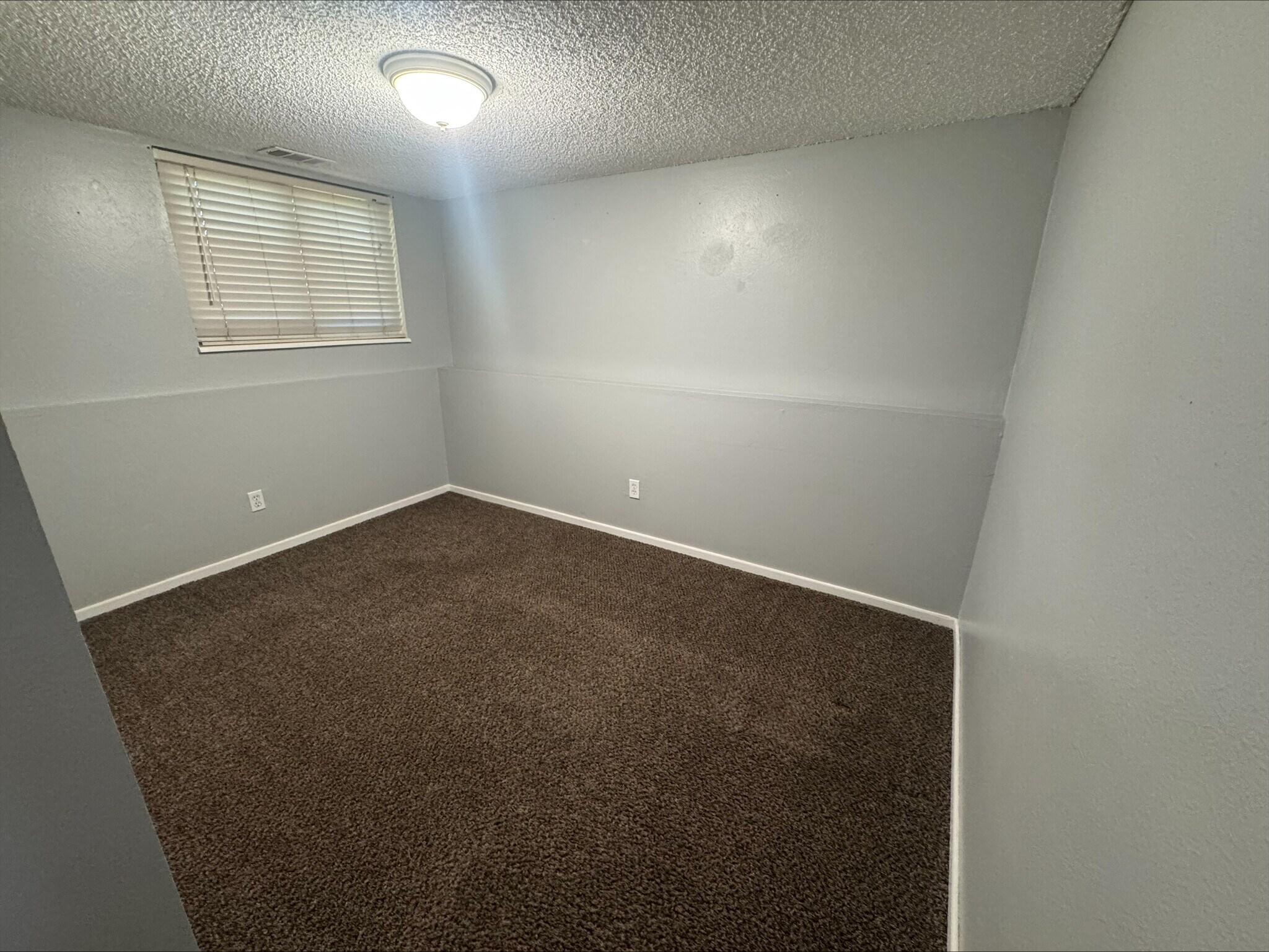 garden level 3rd bedroom - 5879 S Oak St