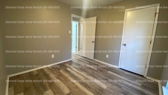 Building Photo - 611 Martin Ln