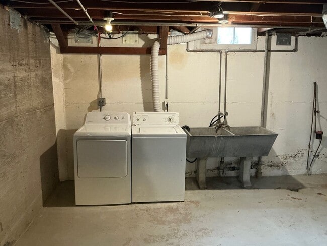 Building Photo - 1178000