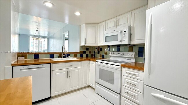 Building Photo - 555 NE 15th St