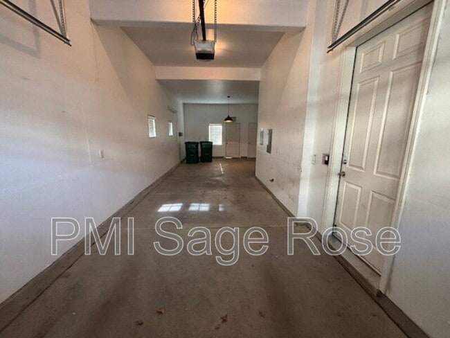 Building Photo - 3127 Sterling Ridge Cir