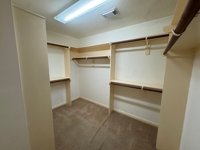 Building Photo - 2601 Easton Springs Ct