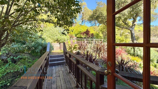 Building Photo - Panoramic Hill Estate with Sweeping Views