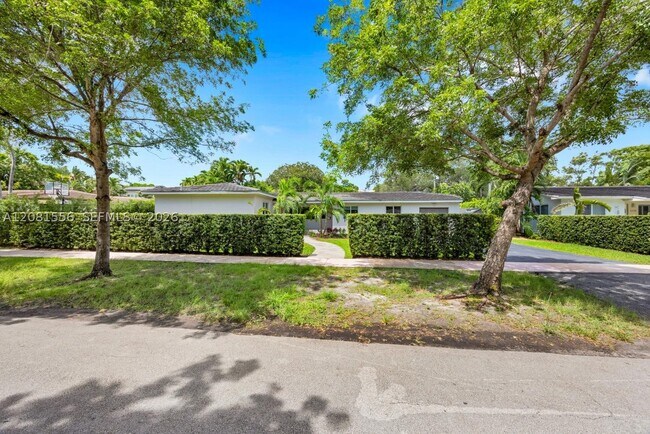 Building Photo - 6610 Santona St