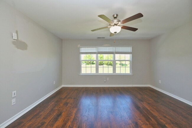 Building Photo - Minutes to Nashville! Stylish 2BR/2.5BA Goodlettsville Townhome