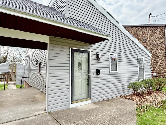 Building Photo - 1634 19th St