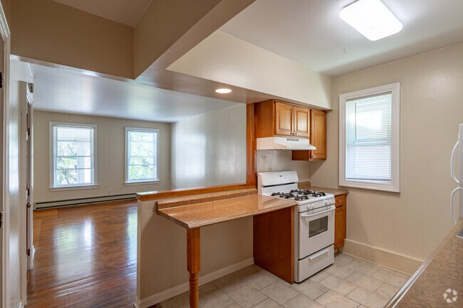 1BR, 1BA - 750SF - Kitchen and Living Area - 669 Potomac Ave