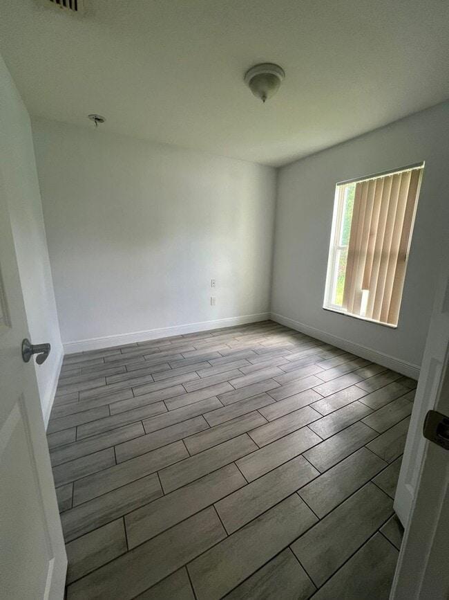Building Photo - Beautiful 3-bedroom 2 bath single story home in SW Orlando near International Drive