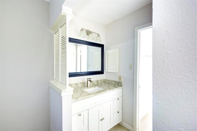 Building Photo - 5311 Linda Ln