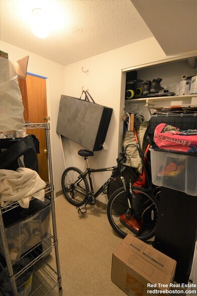 Building Photo - 21 Kinross Rd