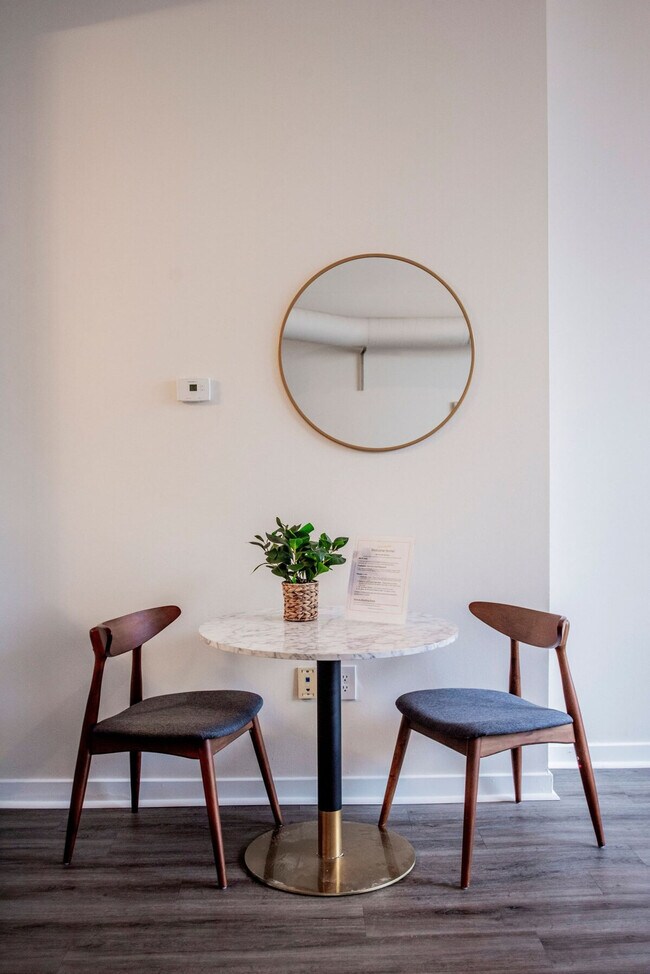 Building Photo - 125 W Market St