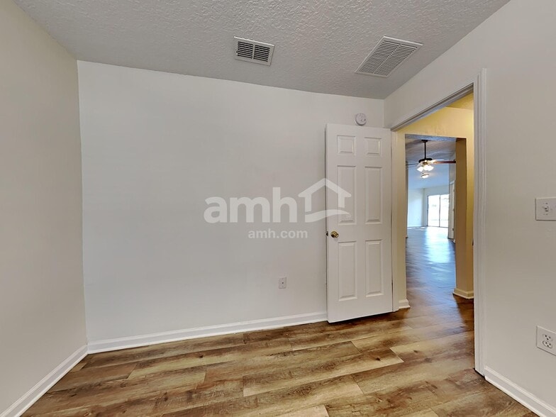 Building Photo - 201 Marisco Way