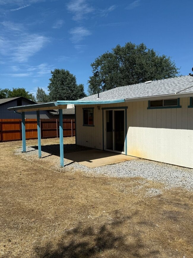Building Photo - 3 bedroom, 2 bathroom home located in the ...