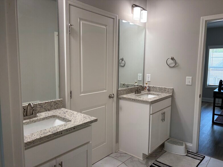 Jack N Jill Bath - 1920 Grand Lanier Dr