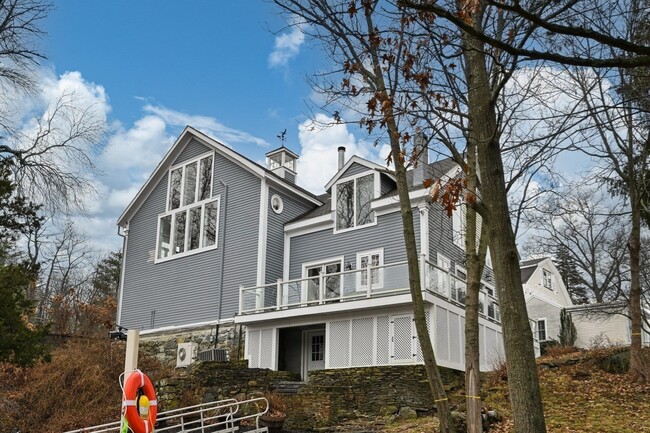 Building Photo - 1 Deer Is Rd