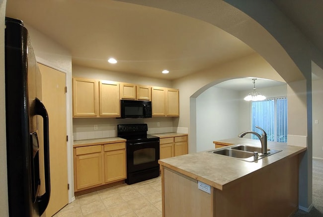 Building Photo - Beautiful 3 Bedroom Home