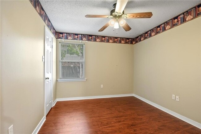 Building Photo - 1044 Breckenridge Dr