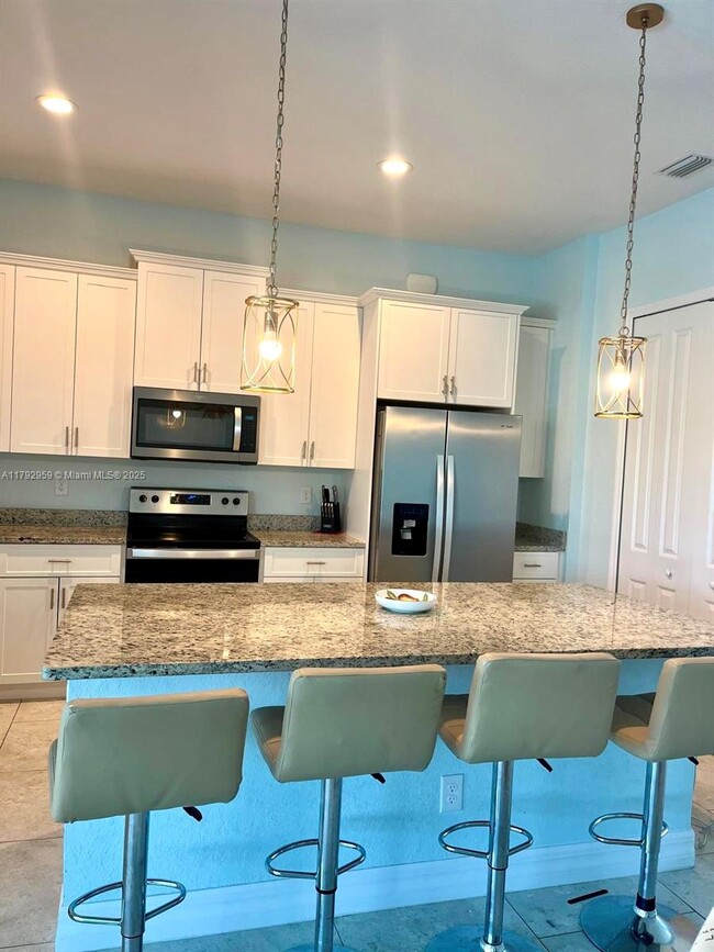 Building Photo - 15096 Aldama Cir