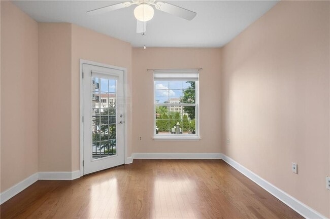 Building Photo - 230 E Ponce de Leon Ave