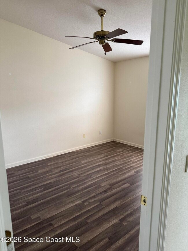 Building Photo - 950 Luminary Cir