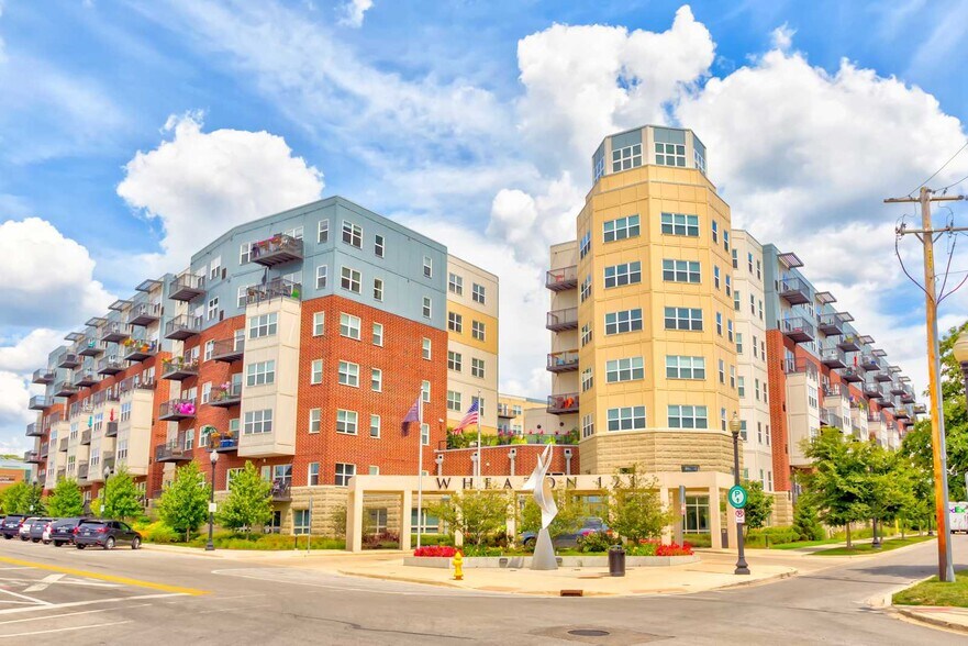 Wheaton 121 121 N Cross St Wheaton IL 60187 Apartment Finder