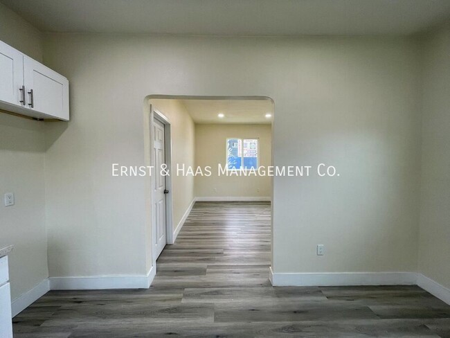 Building Photo - Recently Remodeled and Upgraded Apartment ...