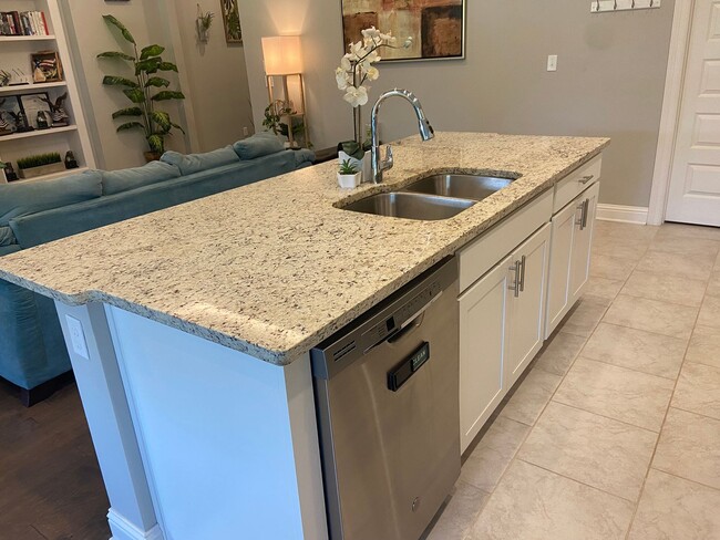 Building Photo - 166 Cullom Dr