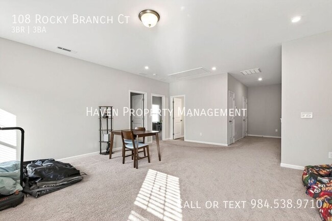 Building Photo - 108 Rocky Br Ct