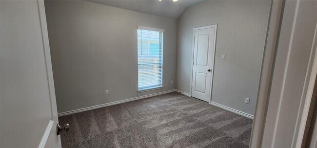 Building Photo - 425 Mira Mesa Dr