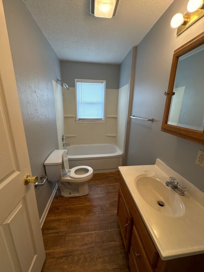 Building Photo - Desirable Brick Home on Elm Street!