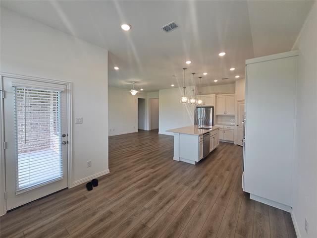 Building Photo - 712 Roanoke Dr