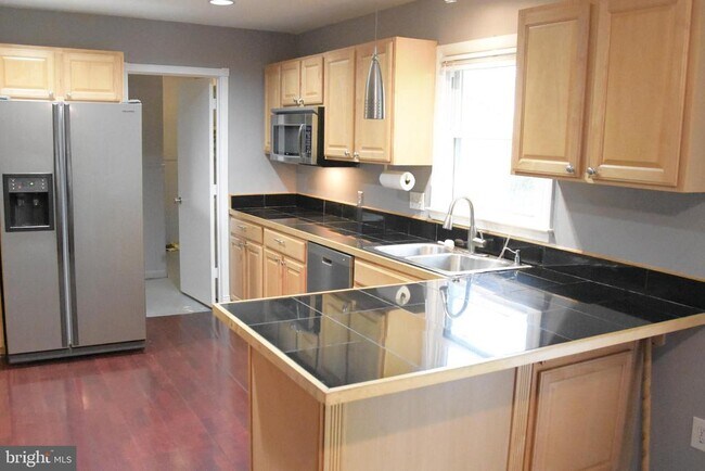 Building Photo - 936 Longfellow Ct