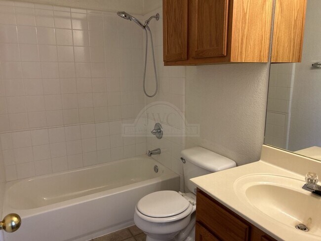 Building Photo - 2318 Wildewood Dr