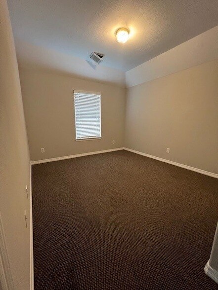 Building Photo - 9219 Hidden Lake E Dr