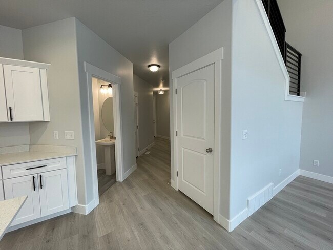 Building Photo - 3740 W